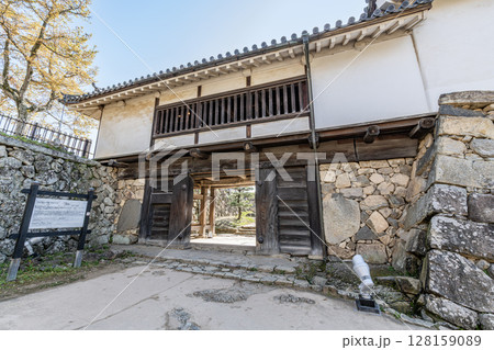 滋賀県彦根市　彦根城内にある太鼓門櫓 128159089