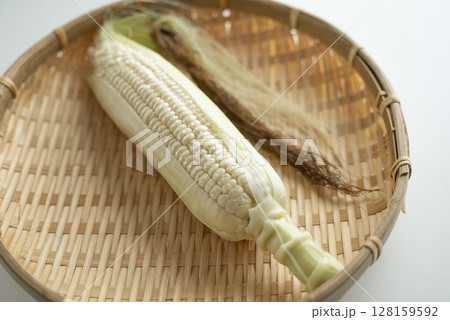 ピュアホワイト 128159592