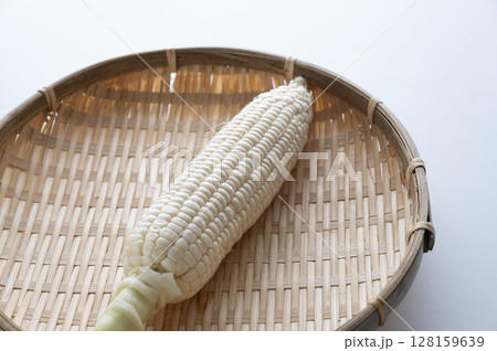 ピュアホワイト ピュアホワイト 128159639