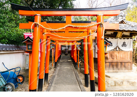 大阪府枚方市南中振の蹉跎天満宮（蹉跎神社）　摂社　稲荷神社 128162020