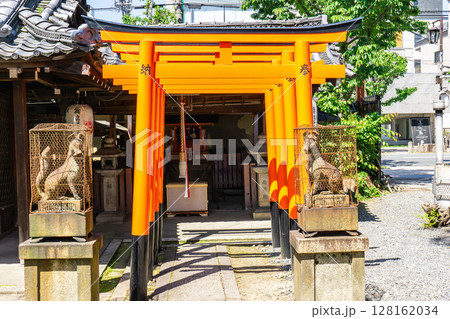 京都市中京区下御霊前町の下御霊神社　稲荷社 128162034