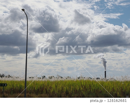 雲と煙のあいだ ― ブランドン郊外、RT 8沿いの風景 128162681