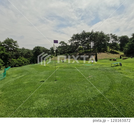 夏のパークゴルフ場 128163872