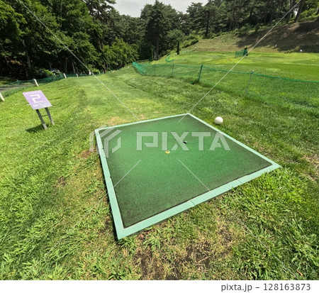夏のパークゴルフ場 夏のパークゴルフ場 128163873