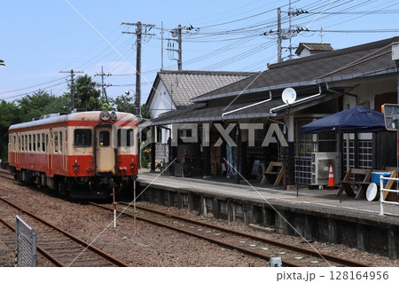 ローカル駅とキハ52 ローカル駅とキハ52 128164956