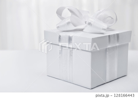 Gift Gift 128166443