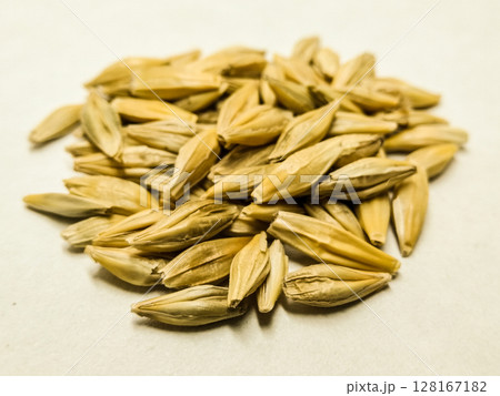 Barley corn isolated on white background Barley corn isolated on white background 128167182