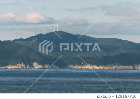 【東京九州フェリーはまゆう新門司行　柏島沖を航行】 128167710