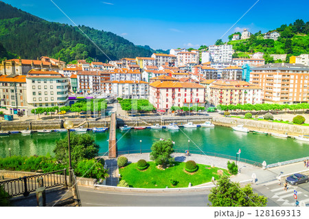 Ondarroa town and port 128169313
