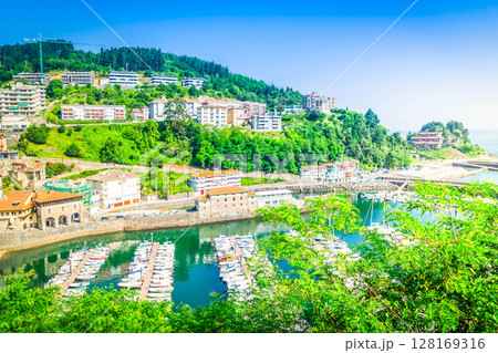 Ondarroa town and port Ondarroa town and port 128169316