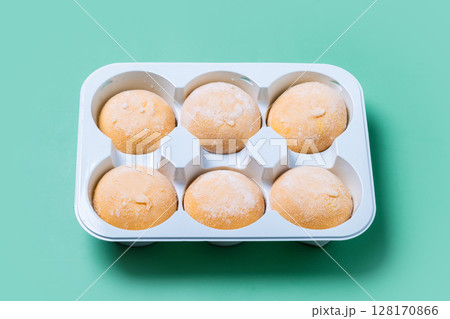 Japanese Mango ice cream mochi 128170866