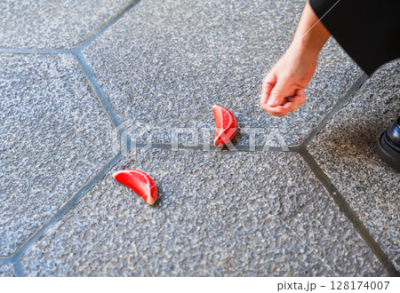 台湾 龍山寺 おみくじの筊杯(ジャオペイ) 台湾 龍山寺 おみくじの筊杯(ジャオペイ) 128174007