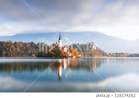 Vibrant autumn landscape of Lake Bled in Julian Alps Vibrant autumn landscape of Lake Bled in Julian Alps 128174262