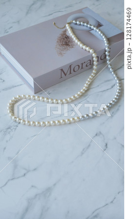 真珠の素敵なアクセサリー 128174469