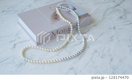 真珠の素敵なアクセサリー 128174470