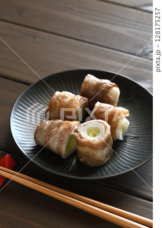 白ねぎの肉巻き 128175257