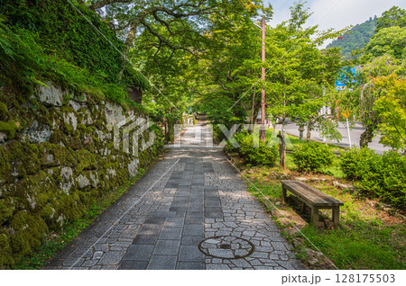 歴史と伝統を今に伝える穴太衆積み石垣の町　大津市坂本 128175503