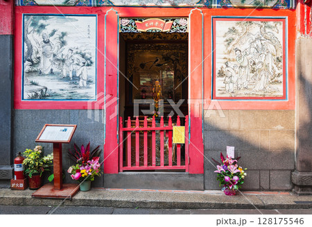 台湾　龍山寺　月老神君 128175546