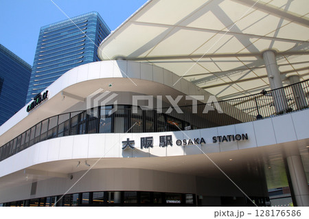 JR大阪駅のうめきた地下口とグラングリーン大阪 128176586