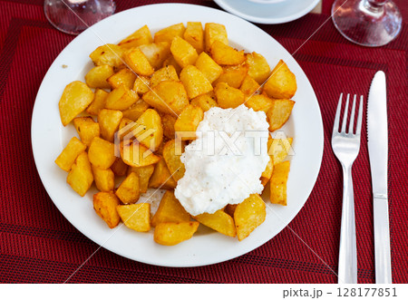 crispy fried potatoes served with sauce crispy fried potatoes served with sauce 128177851
