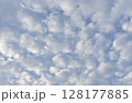 ひつじ雲の青空 128177885