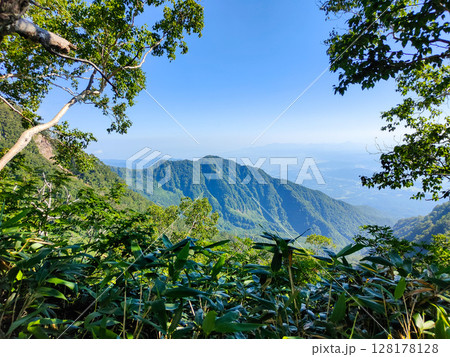 夏の妙高山登山(天狗堂~鎖場:神奈山を望む) 夏の妙高山登山(天狗堂~鎖場:神奈山を望む) 128178128