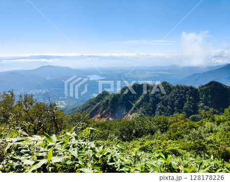 夏の妙高山登山(天狗堂~鎖場:野尻湖方面の眺め) 夏の妙高山登山(天狗堂~鎖場:野尻湖方面の眺め) 128178226