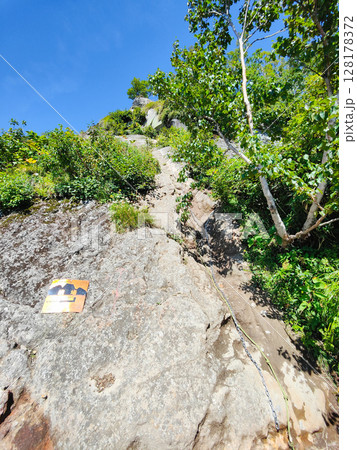 夏の妙高山登山(鎖場) 夏の妙高山登山(鎖場) 128178372