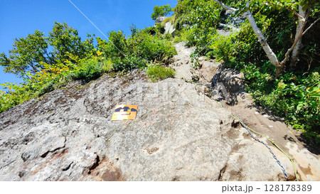 夏の妙高山登山（鎖場） 128178389