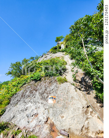 夏の妙高山登山(鎖場) 夏の妙高山登山(鎖場) 128178403