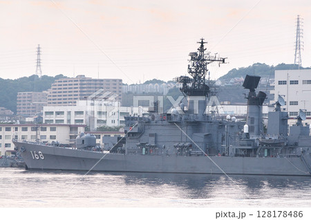 横須賀軍港 - 都市景観（2006年9月） 128178486