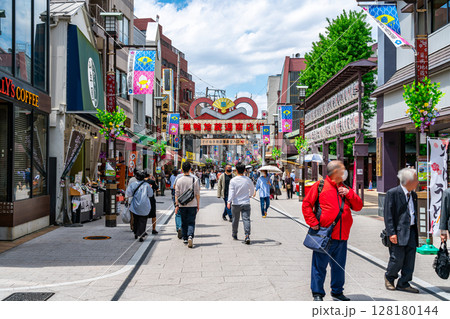 【東京都】おばあちゃんの原宿で有名な巣鴨地蔵通り商店街 【東京都】おばあちゃんの原宿で有名な巣鴨地蔵通り商店街 128180144
