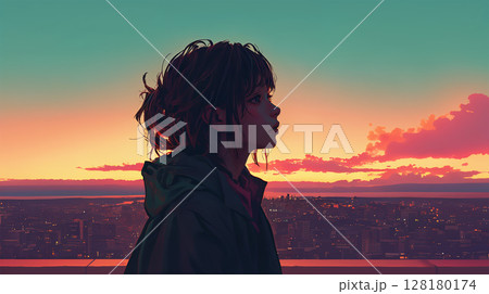 夕焼けに染まる都会の街を眺める女性 128180174