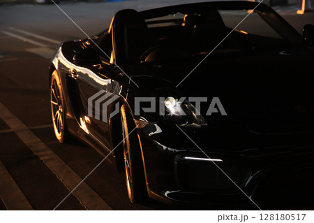 ピカピカの黒いオープンカー ピカピカの黒いオープンカー 128180517