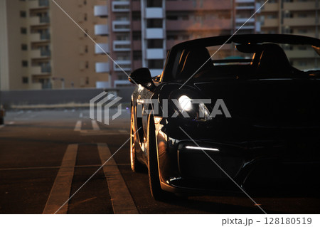 ピカピカの黒いオープンカー ピカピカの黒いオープンカー 128180519