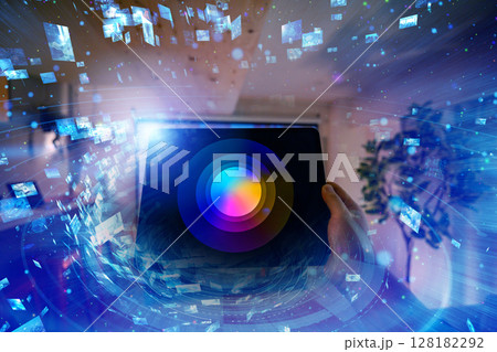 部屋でのワンシーン 128182292