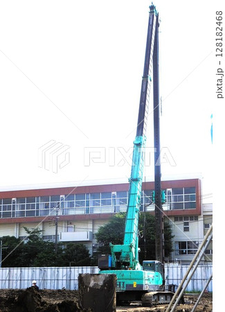 建築現場の重機」 128182468