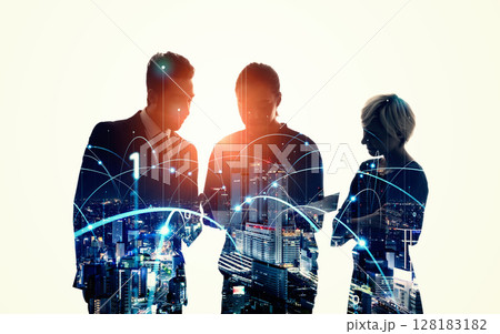 多国籍ビジネスパーソングループのシルエットとネットワークイメージのコラージュ 多国籍ビジネスパーソングループのシルエットとネットワークイメージのコラージュ 128183182