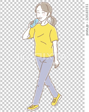 歩きながら水を飲む中高年女性 128183551