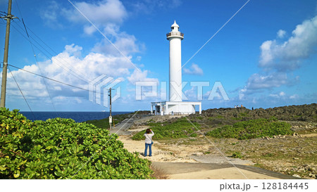 登れる灯台のある残波岬 128184445