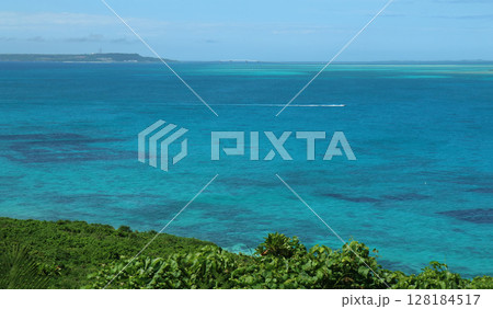 来間島から見た伊良部島 来間島から見た伊良部島 128184517