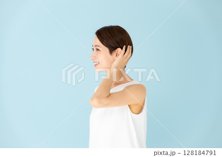 女性　カジュアル　ビューティー　ヘアケア 128184791