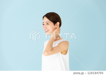 女性　カジュアル　ビューティー　ヘアケア 128184793