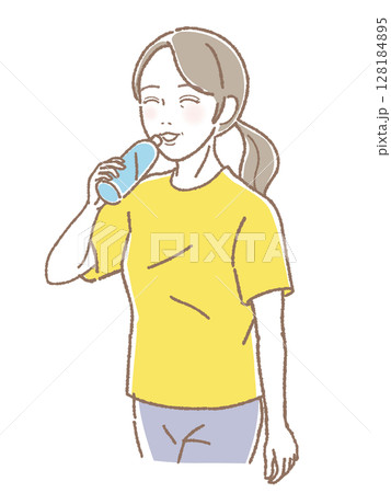 ペットボトルの水を飲む中高年女性 ペットボトルの水を飲む中高年女性 128184895