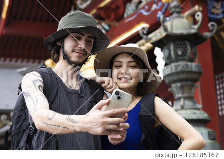 日本観光を楽しむインバウンド 日本観光を楽しむインバウンド 128185167