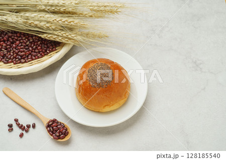 アンパンのイメージ・小豆と麦の穂 アンパンのイメージ・小豆と麦の穂 128185540