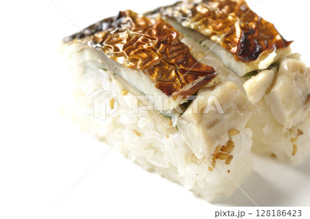 焼鯖のお寿司を白背景で撮影 焼鯖のお寿司を白背景で撮影 128186423