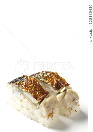 焼鯖のお寿司を白背景で撮影 128186430