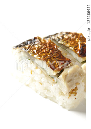 焼鯖のお寿司を白背景で撮影 焼鯖のお寿司を白背景で撮影 128186432