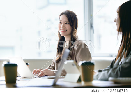 ビジネスウーマン 128186713